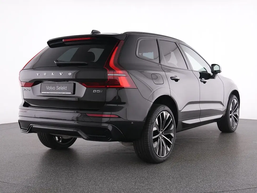 Volvo XC60 B5 AWD Ultra Dark - foto 2