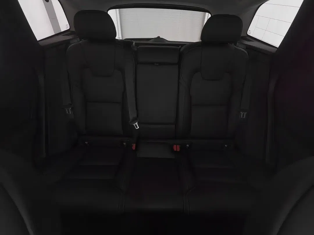 Volvo XC60 B5 AWD Ultra Dark - Thumbnail 5