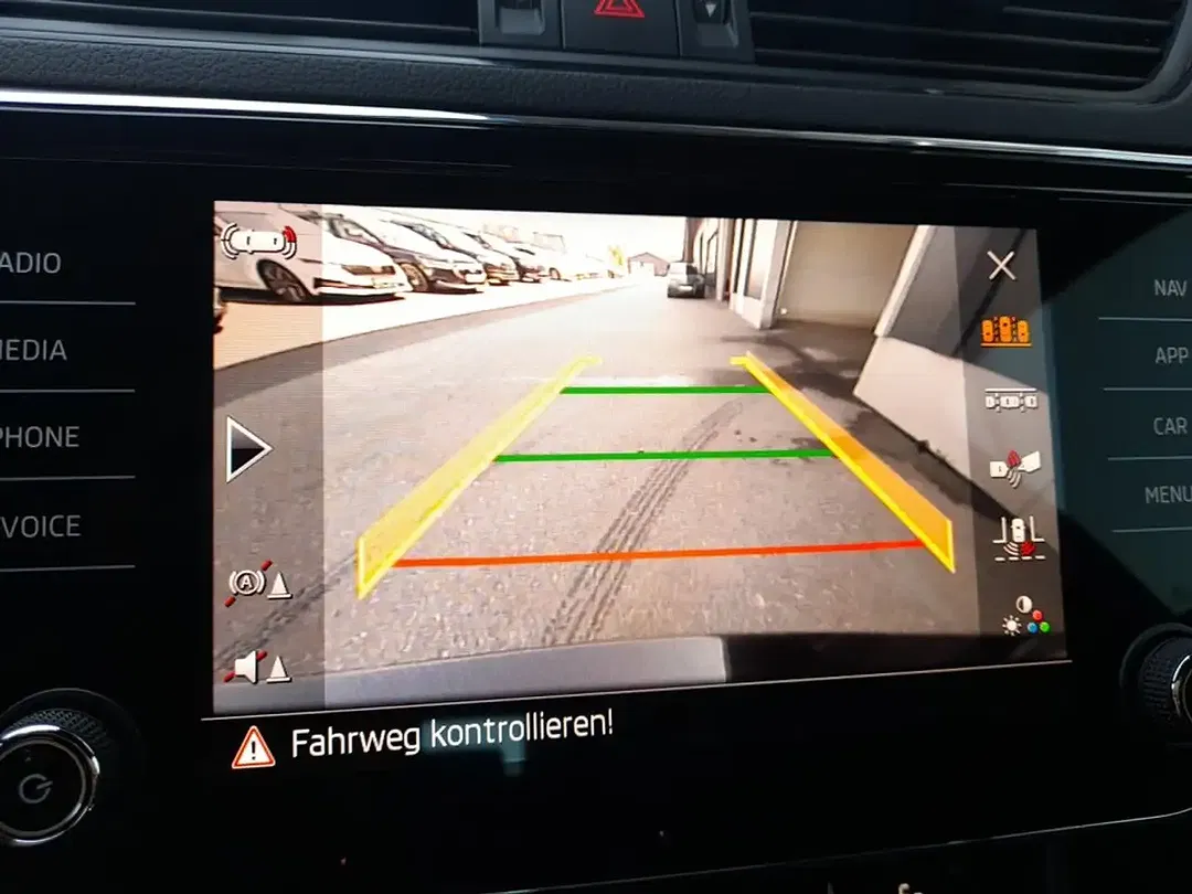 Skoda Superb PHEV DSG Sportline - Thumbnail 4