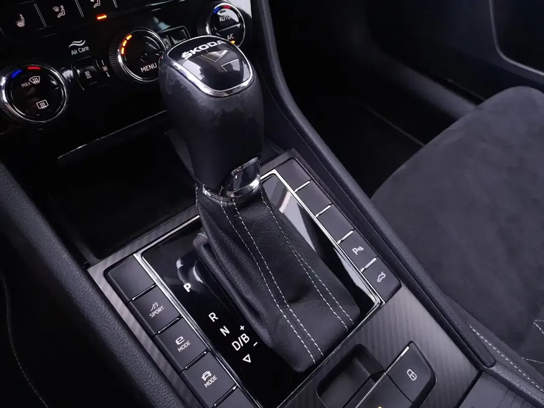 Skoda Superb PHEV DSG Sportline - Thumbnail 8