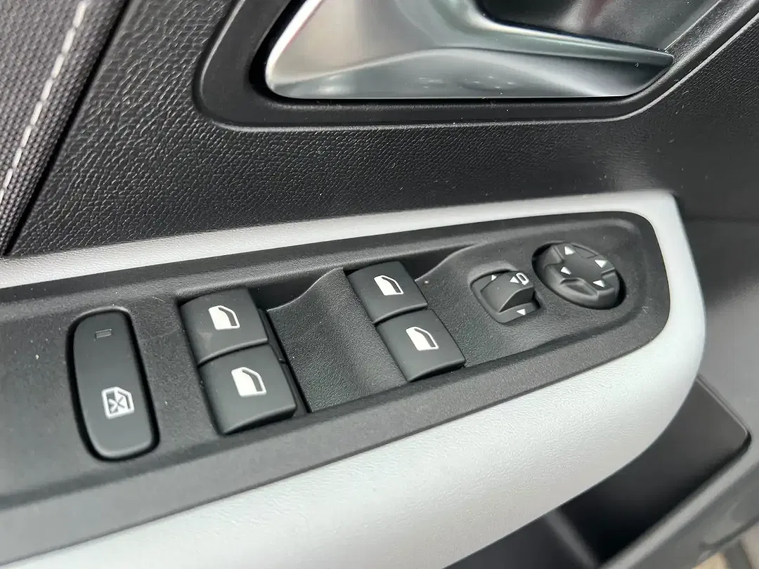 Citroen C4 Hybrid Max - Thumbnail 9