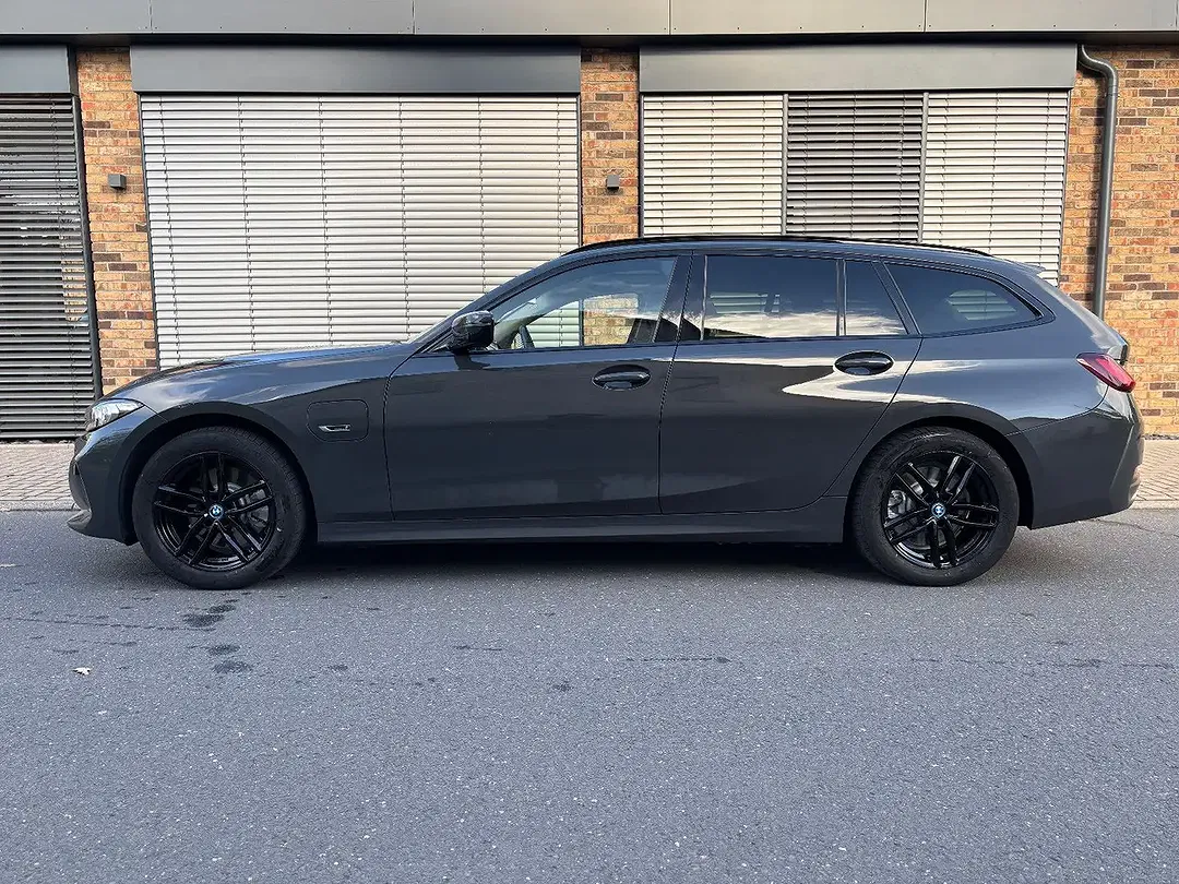 BMW 330 Touring - Thumbnail 3