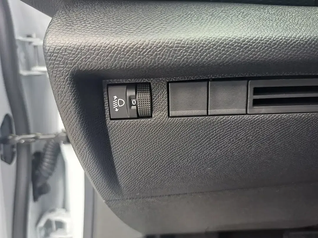 Citroen C4 EAT8 Hybrid Max - Thumbnail 12