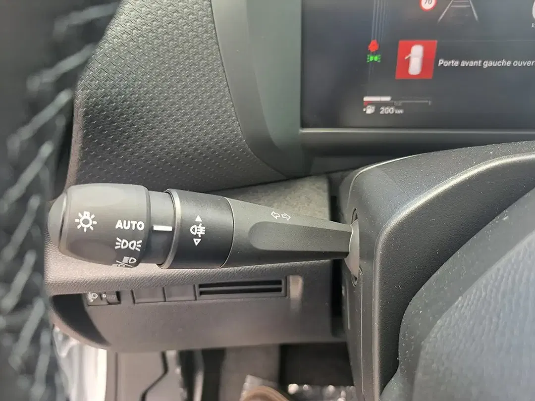 Citroen C4 EAT8 Hybrid Max - Thumbnail 13