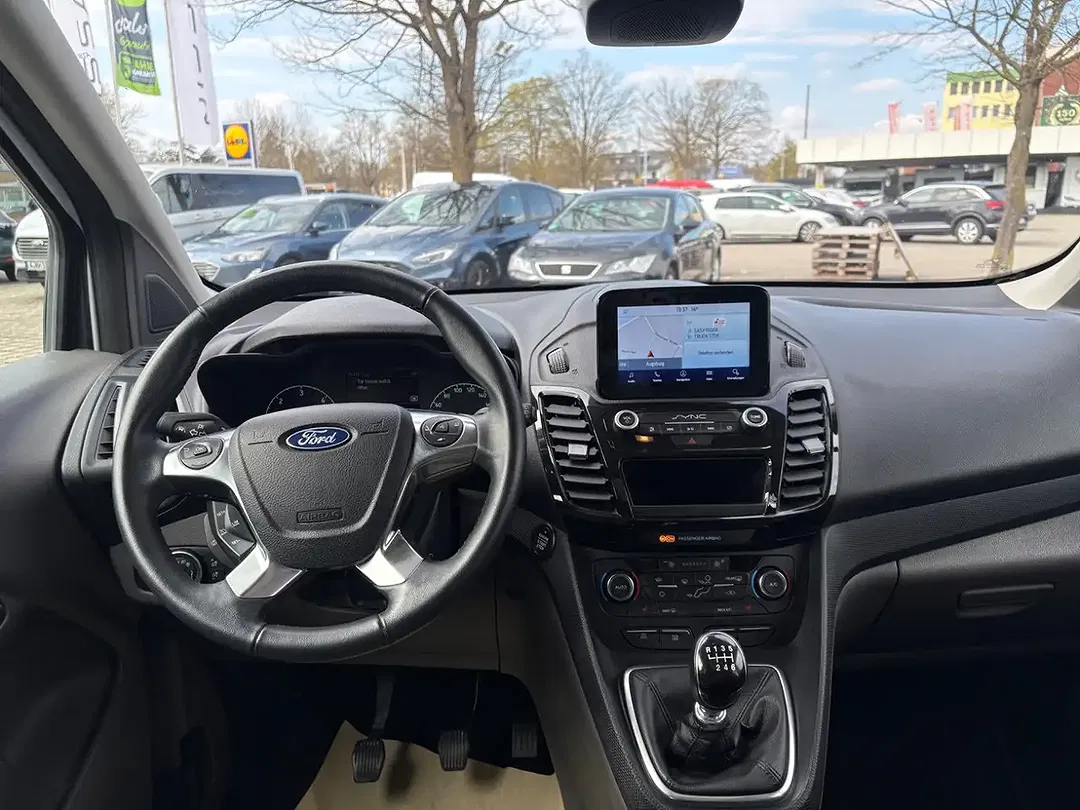 Ford Grand Tourneo Titanium - Thumbnail 10