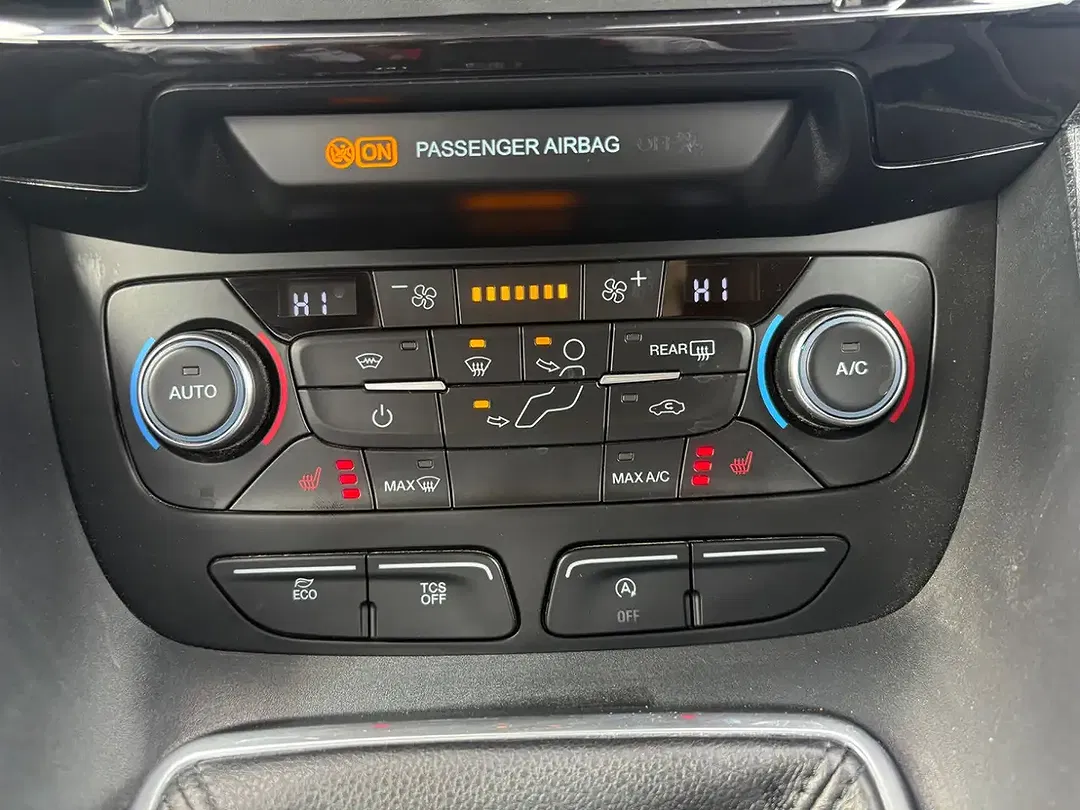 Ford Grand Tourneo Titanium - foto 15