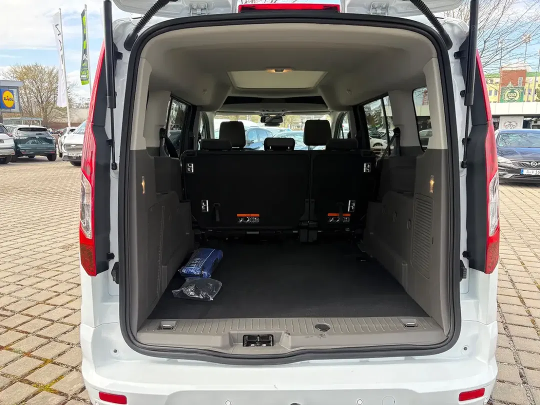 Ford Grand Tourneo Titanium - Thumbnail 21
