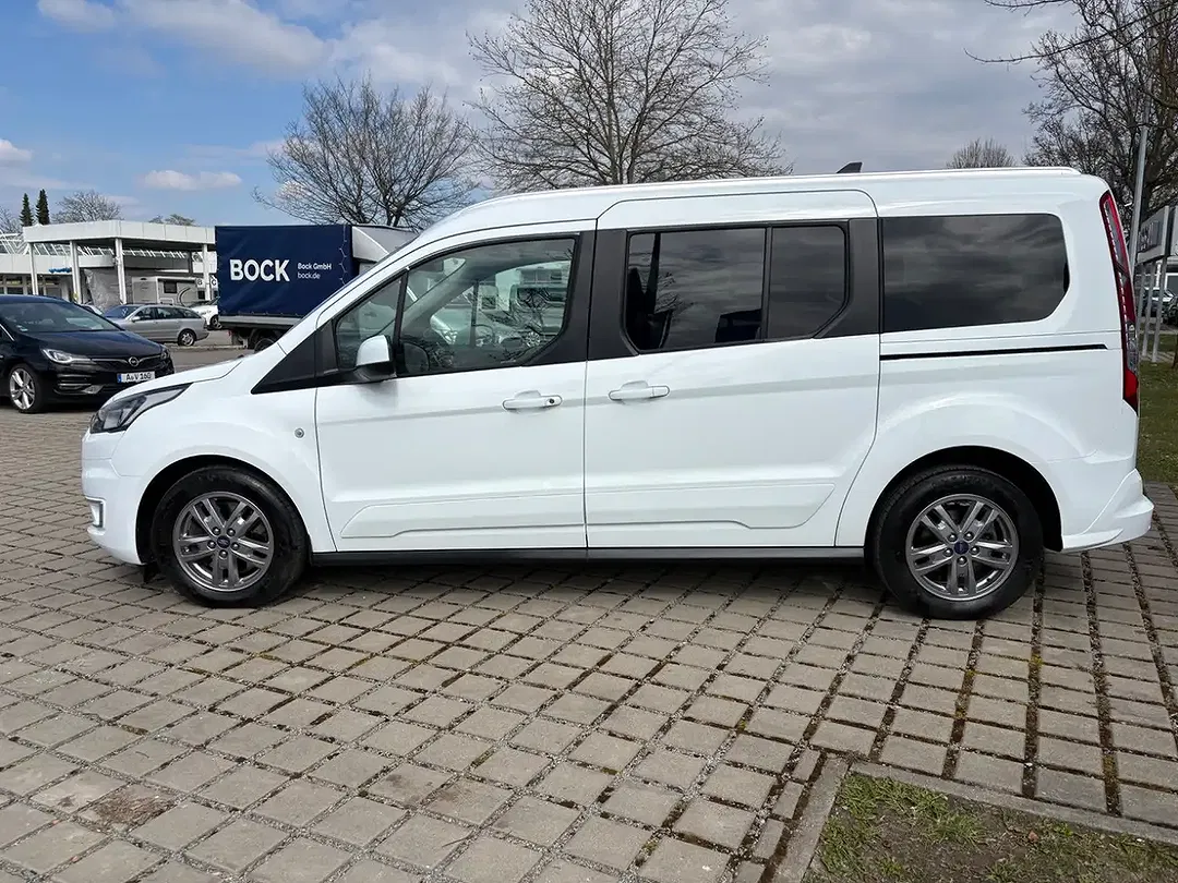 Ford Grand Tourneo Titanium - Thumbnail 23
