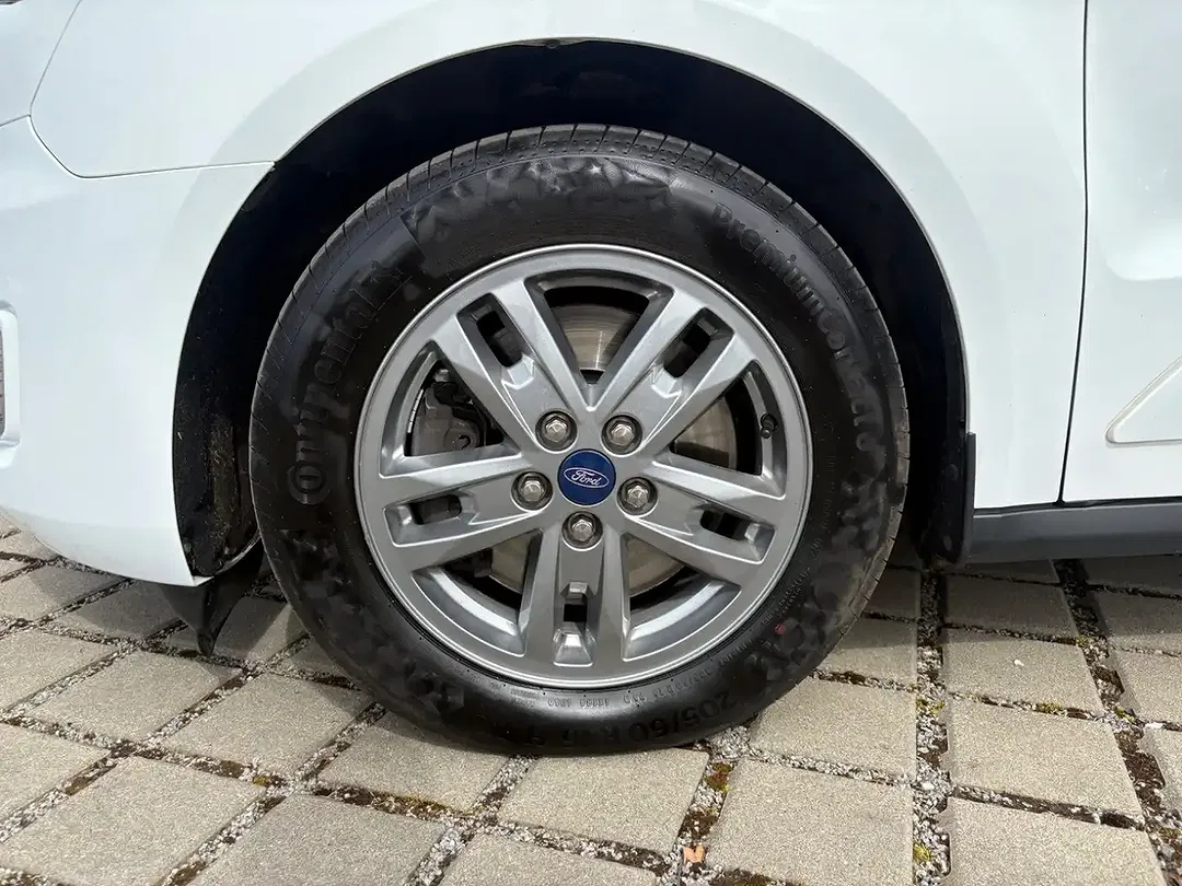 Ford Grand Tourneo Titanium - Thumbnail 9