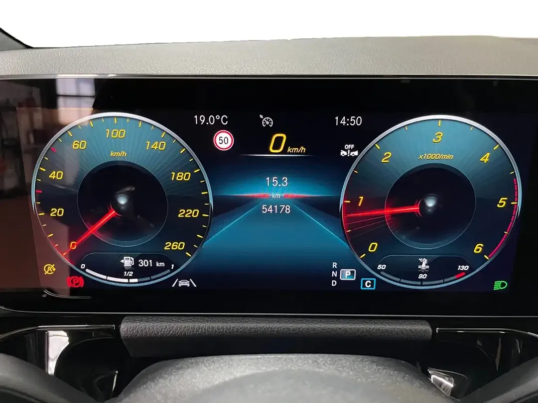 Mercedes-Benz GLA 220 4MATIC AMG MBUX - Thumbnail 12