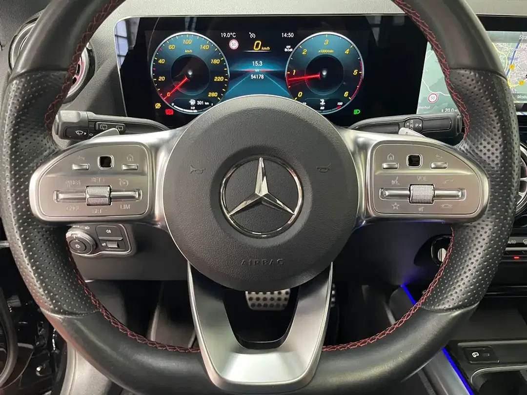 Mercedes-Benz GLA 220 4MATIC AMG MBUX - Thumbnail 13