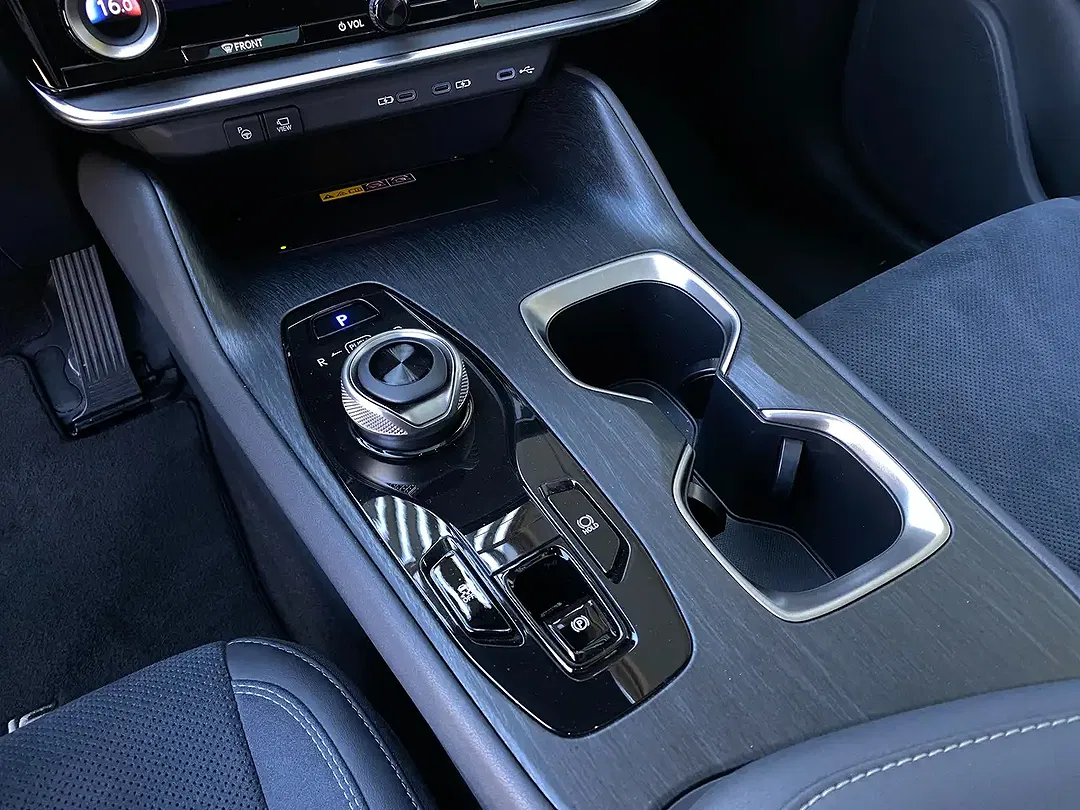 Lexus RZ 4x4 - Thumbnail 10