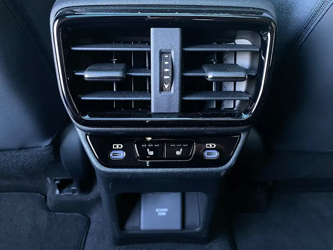 Lexus RZ 4x4 - foto 15
