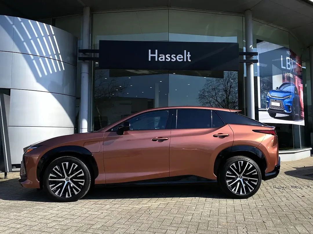 Lexus RZ 4x4 - Thumbnail 3