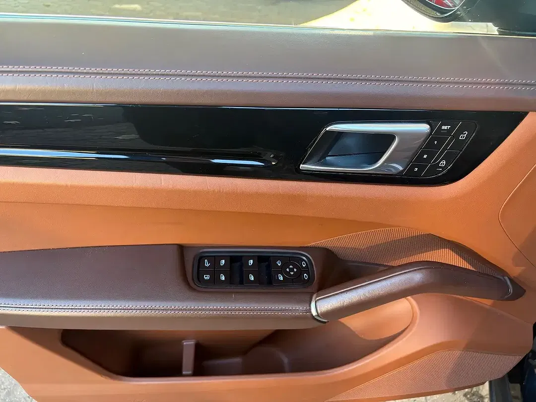 Porsche Cayenne E-Hybrid - Thumbnail 10