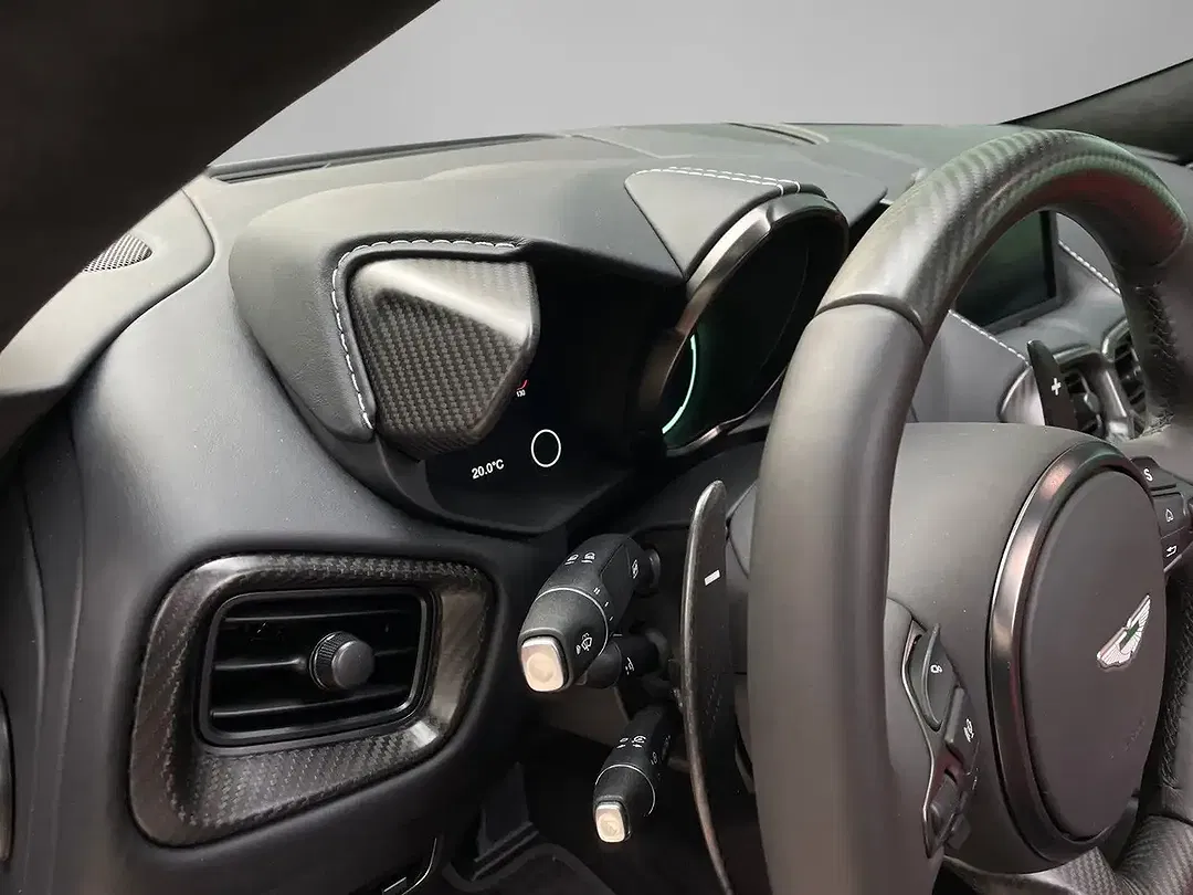 Aston Martin Vantage Roadster - Thumbnail 10