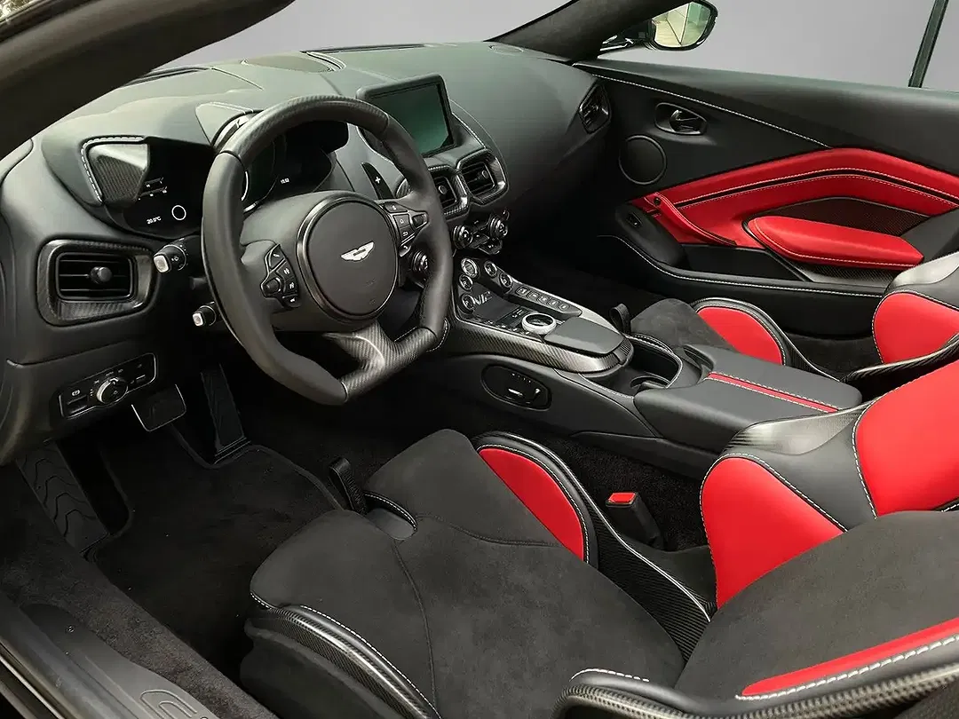 Aston Martin Vantage Roadster - Thumbnail 14