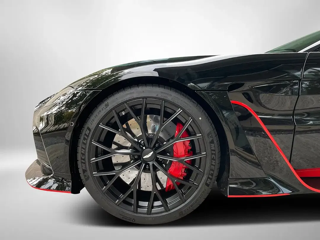 Aston Martin Vantage Roadster - Thumbnail 4