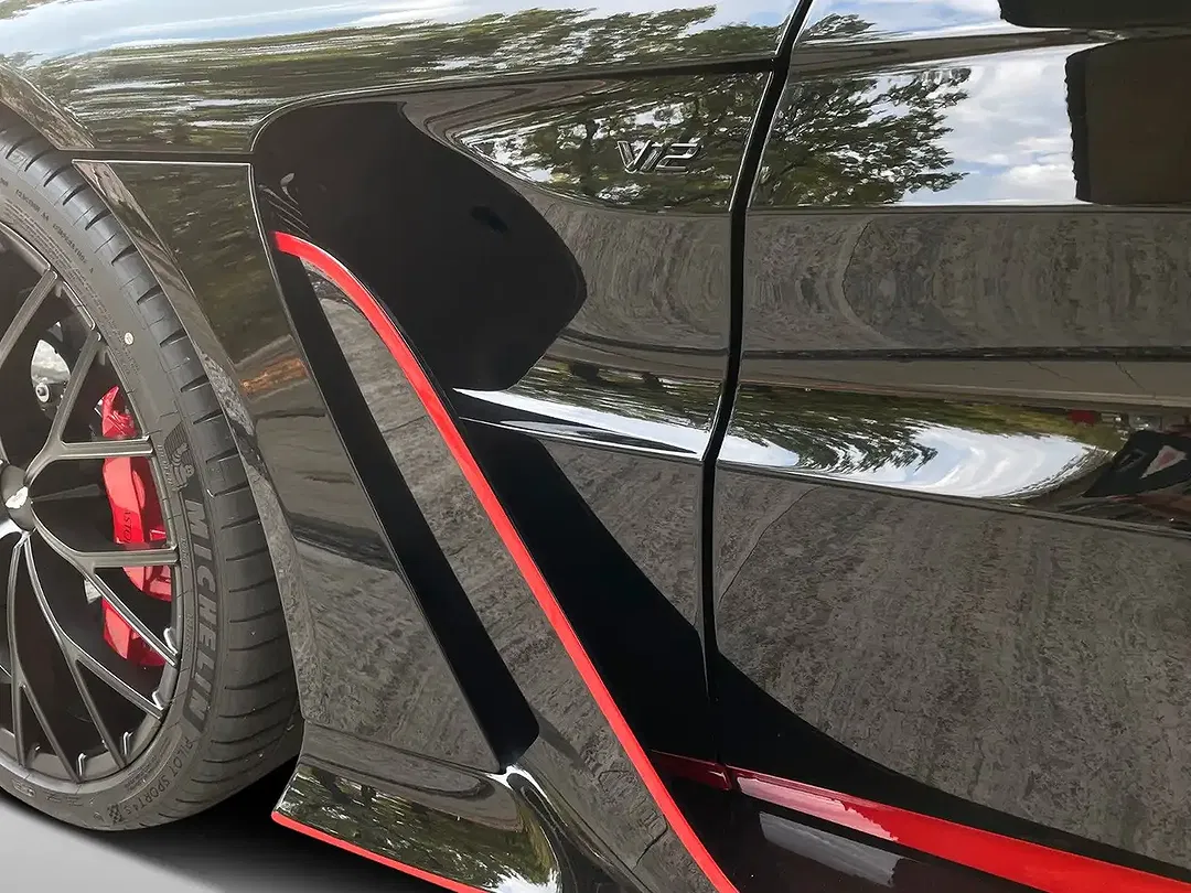 Aston Martin Vantage Roadster - Thumbnail 6