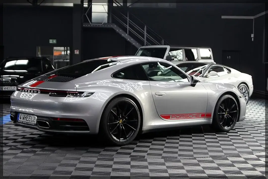 Porsche 992 AUT Carrera Coupe - Thumbnail 3