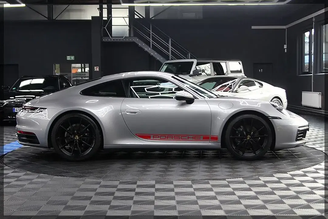 Porsche 992 AUT Carrera Coupe - Thumbnail 4