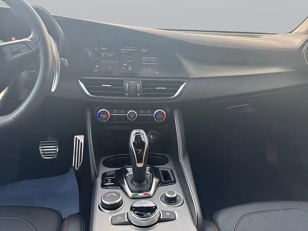 Alfa Romeo Giulia 2.0 16V Turbo Q4 Tributo Italiano - Thumbnail 10