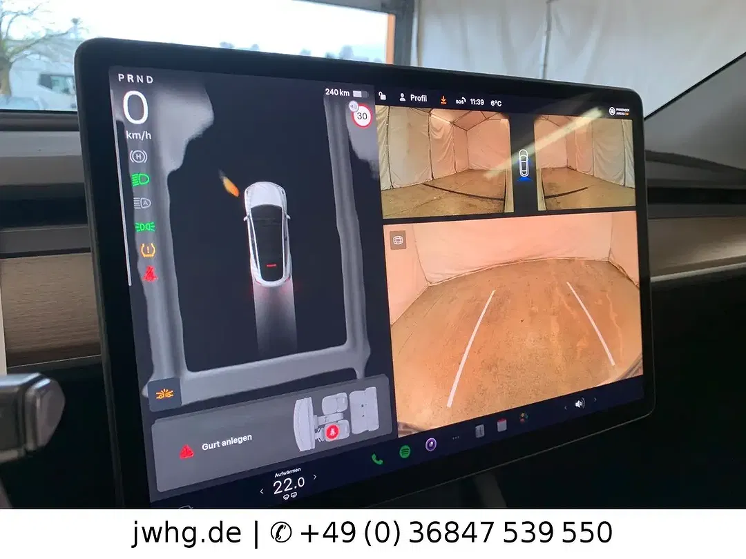 Tesla Model Y RWD - Thumbnail 11