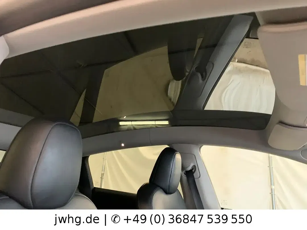 Tesla Model Y RWD - Thumbnail 4