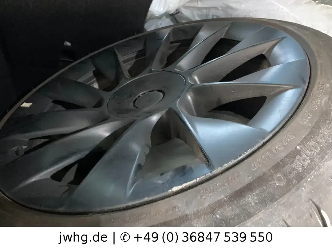 Tesla Model Y RWD - Thumbnail 6