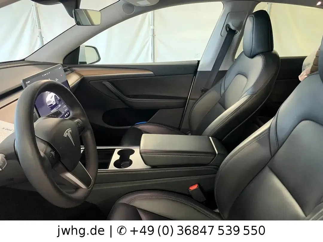 Tesla Model Y RWD - Thumbnail 8