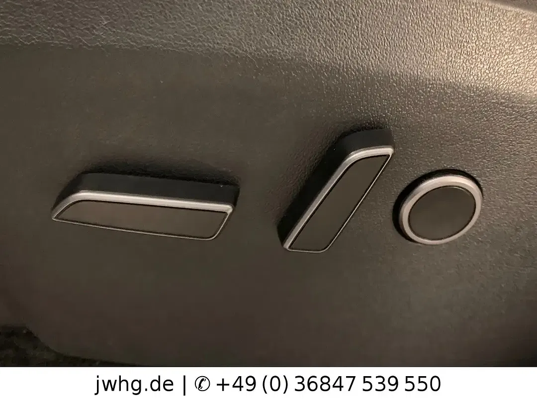 Tesla Model Y RWD - Thumbnail 9