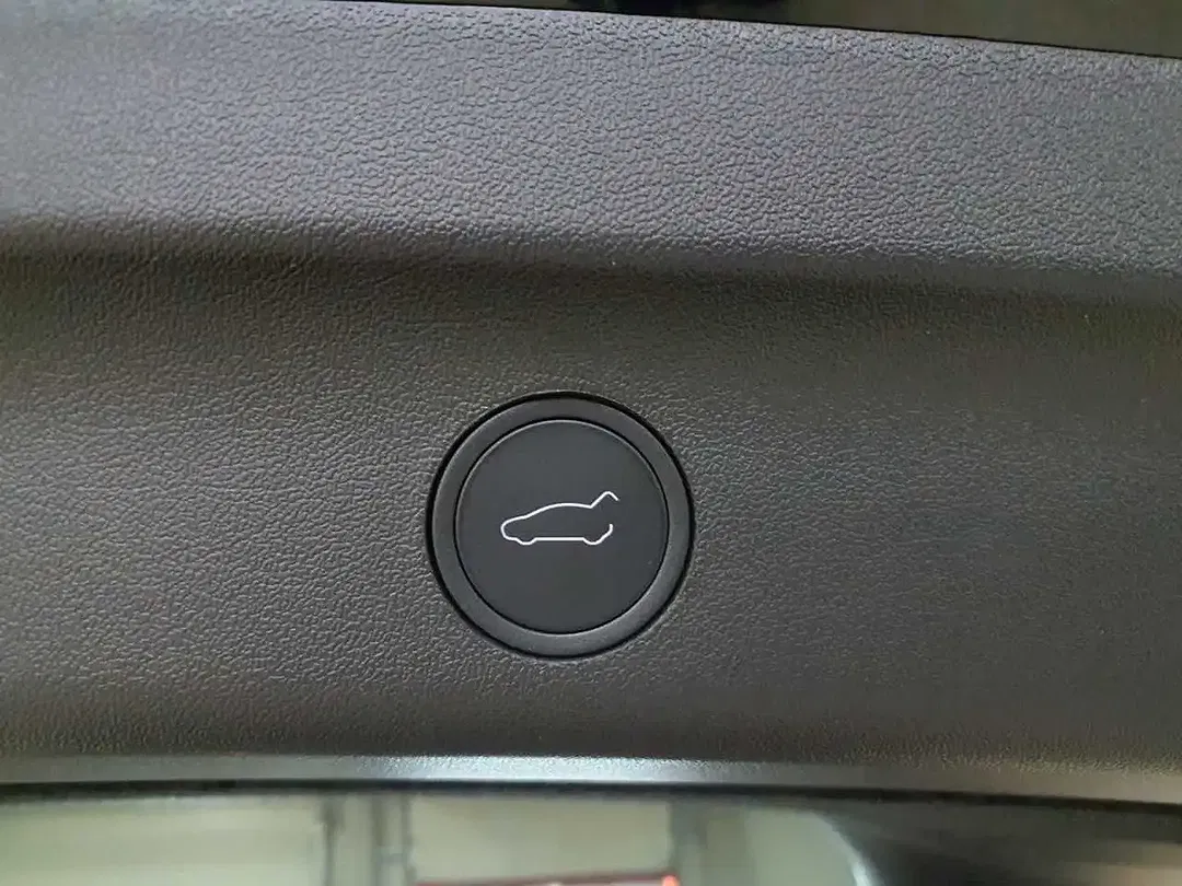 Tesla Model Y AWD Dual Motor Long Range - Thumbnail 16