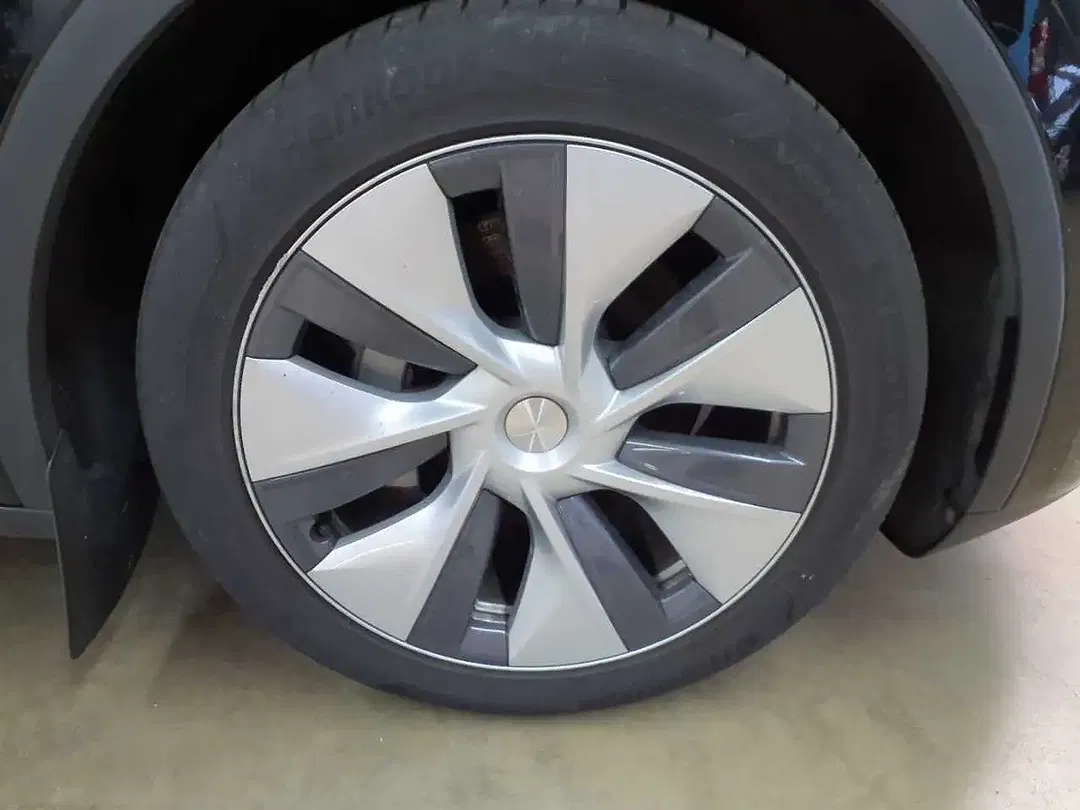 Tesla Model Y AWD Dual Motor Long Range - Thumbnail 17