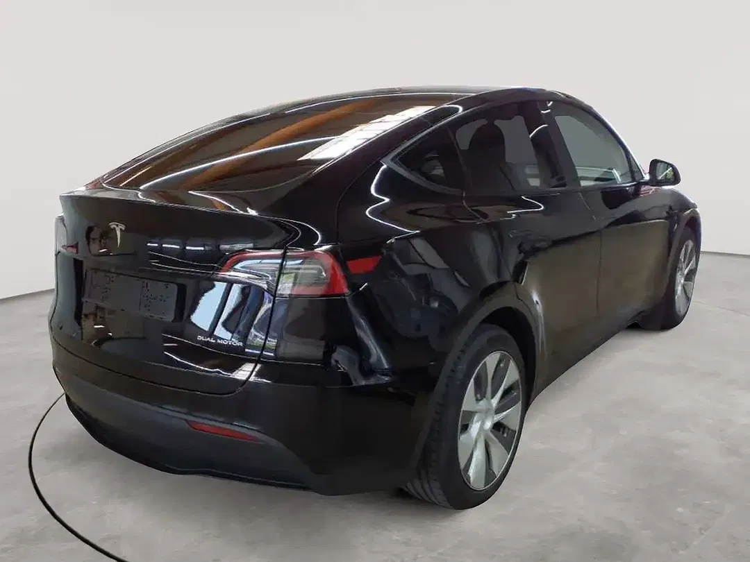 Tesla Model Y AWD Dual Motor Long Range - Thumbnail 4