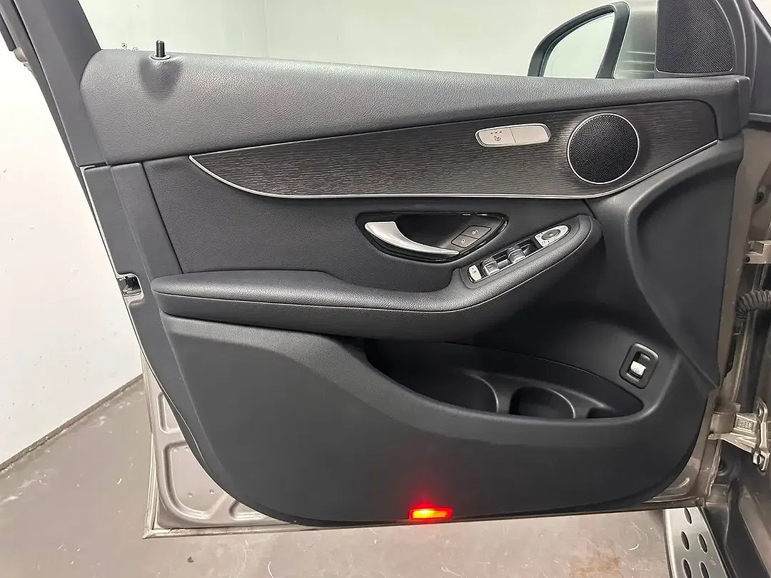 Mercedes-Benz GLC 300 4MATIC - Thumbnail 6