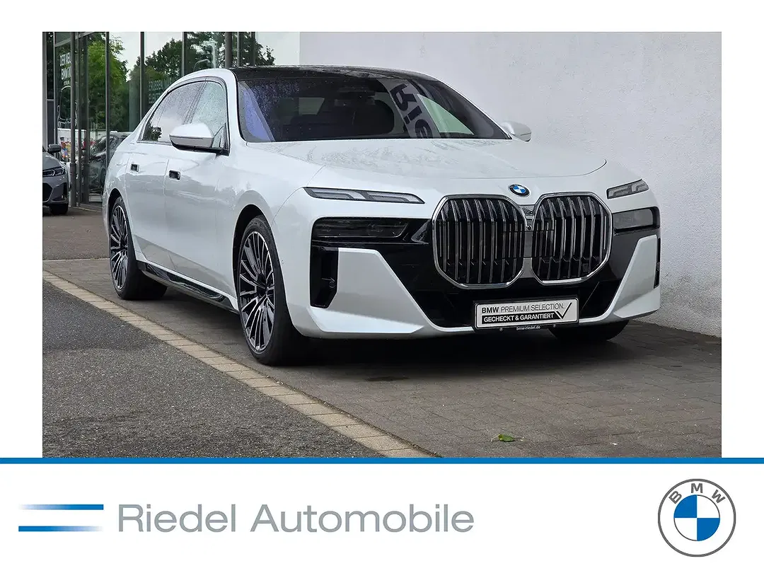 BMW 740 xDrive M - Thumbnail 1