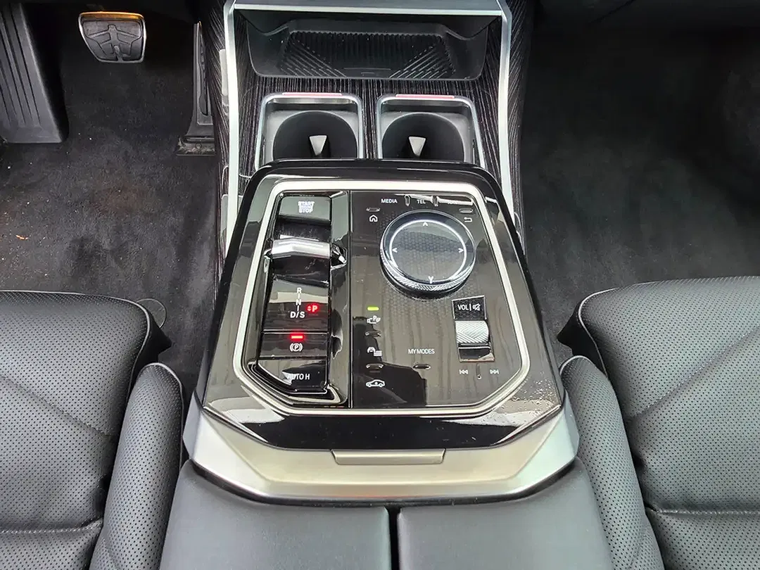BMW 740 xDrive M - Thumbnail 9