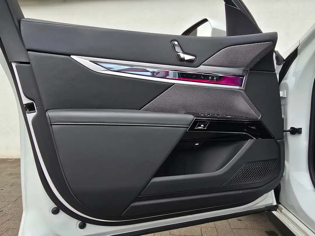 BMW 740 xDrive M - Thumbnail 19