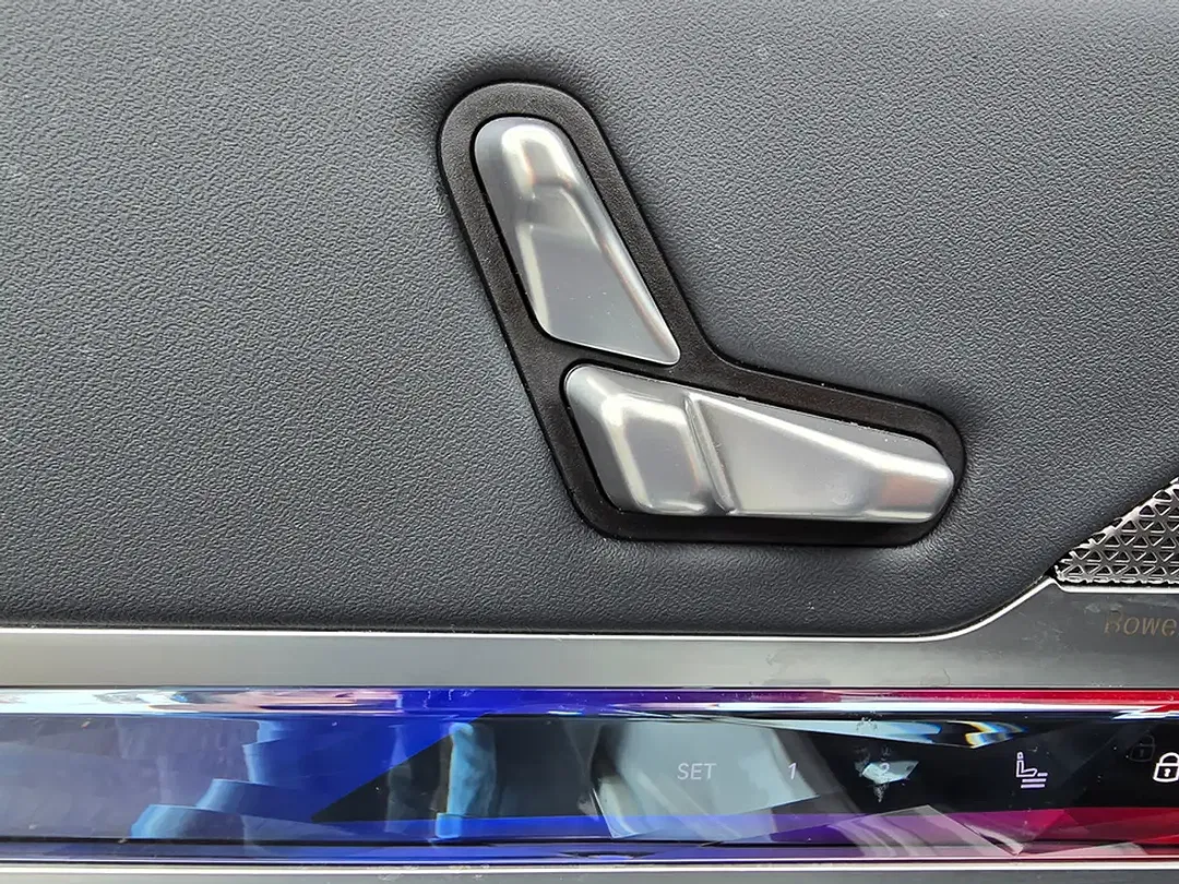 BMW 740 xDrive M - Thumbnail 23