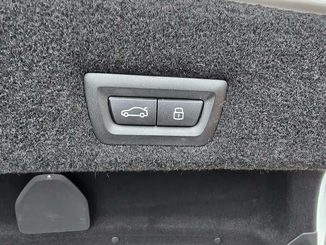 BMW 740 xDrive M - Thumbnail 31