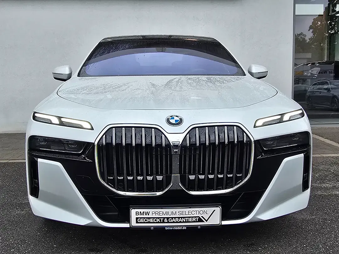 BMW 740 xDrive M - Thumbnail 4