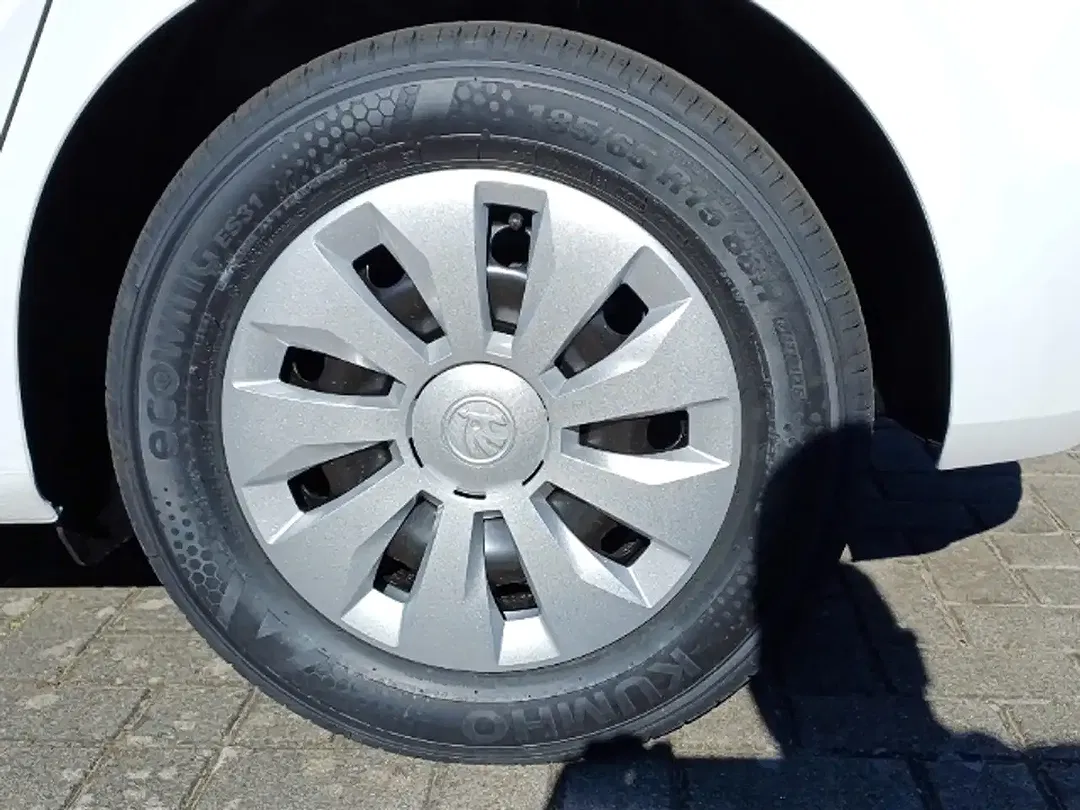 Skoda Fabia 1.0 MPI Essence - Thumbnail 5