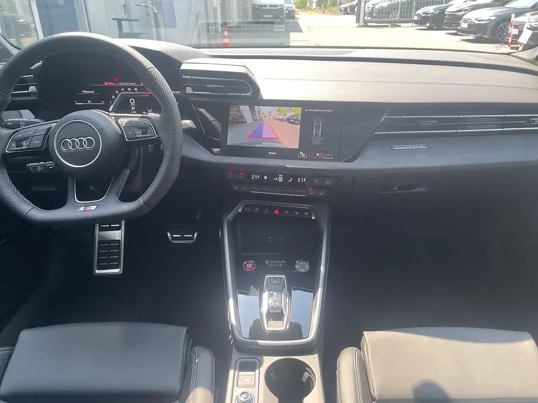 Audi S3 TFSI S tronic - Thumbnail 6