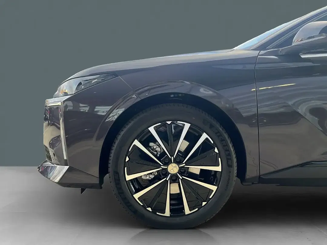 DS Automobiles N°4 - Thumbnail 21