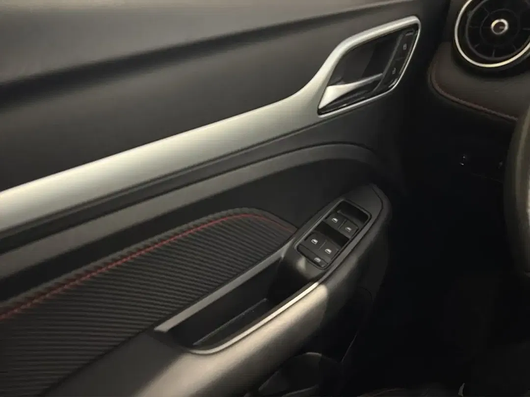 MG ZS EV Luxury - Thumbnail 12