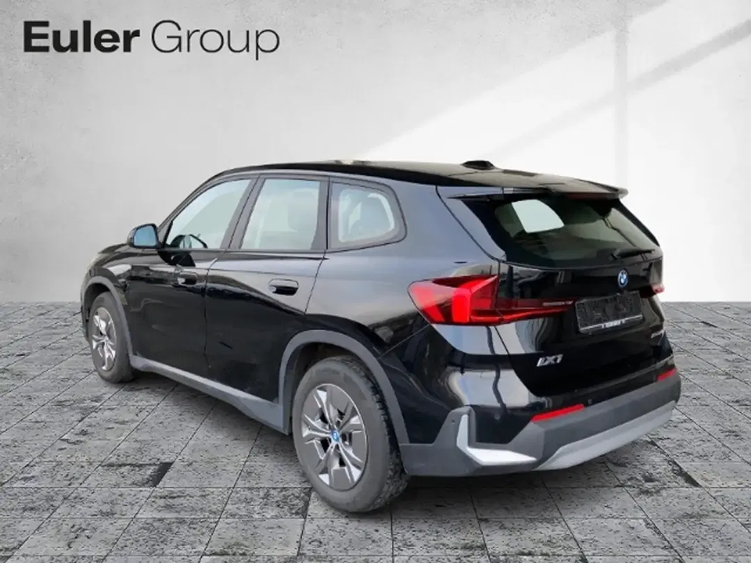 BMW iX1 xDrive - Thumbnail 3