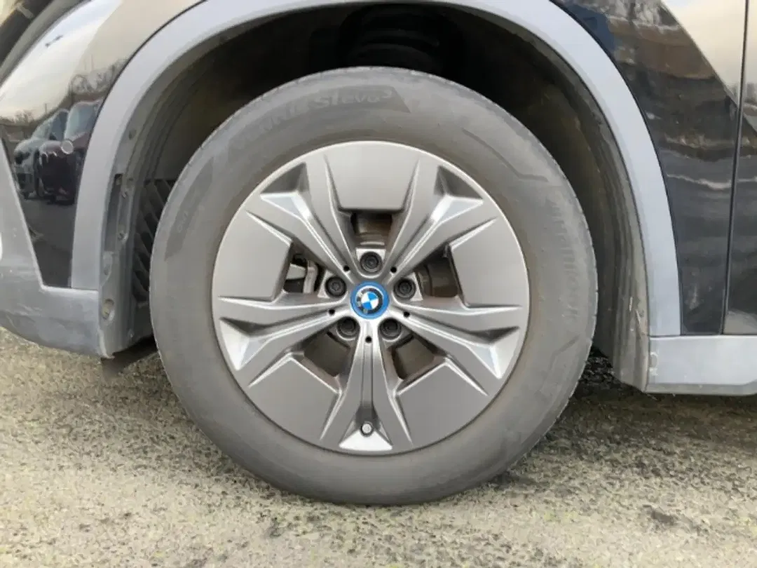 BMW iX1 xDrive - Thumbnail 4