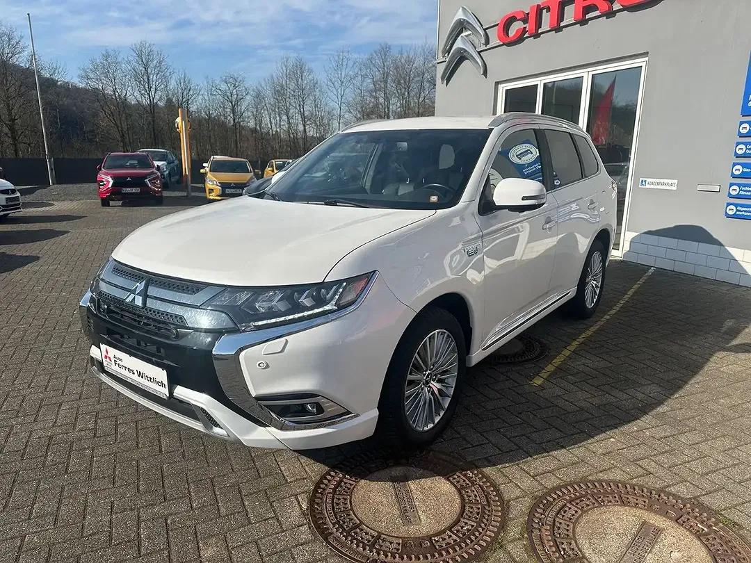 Mitsubishi Outlander PHEV 4WD Plus Spirit - foto 1