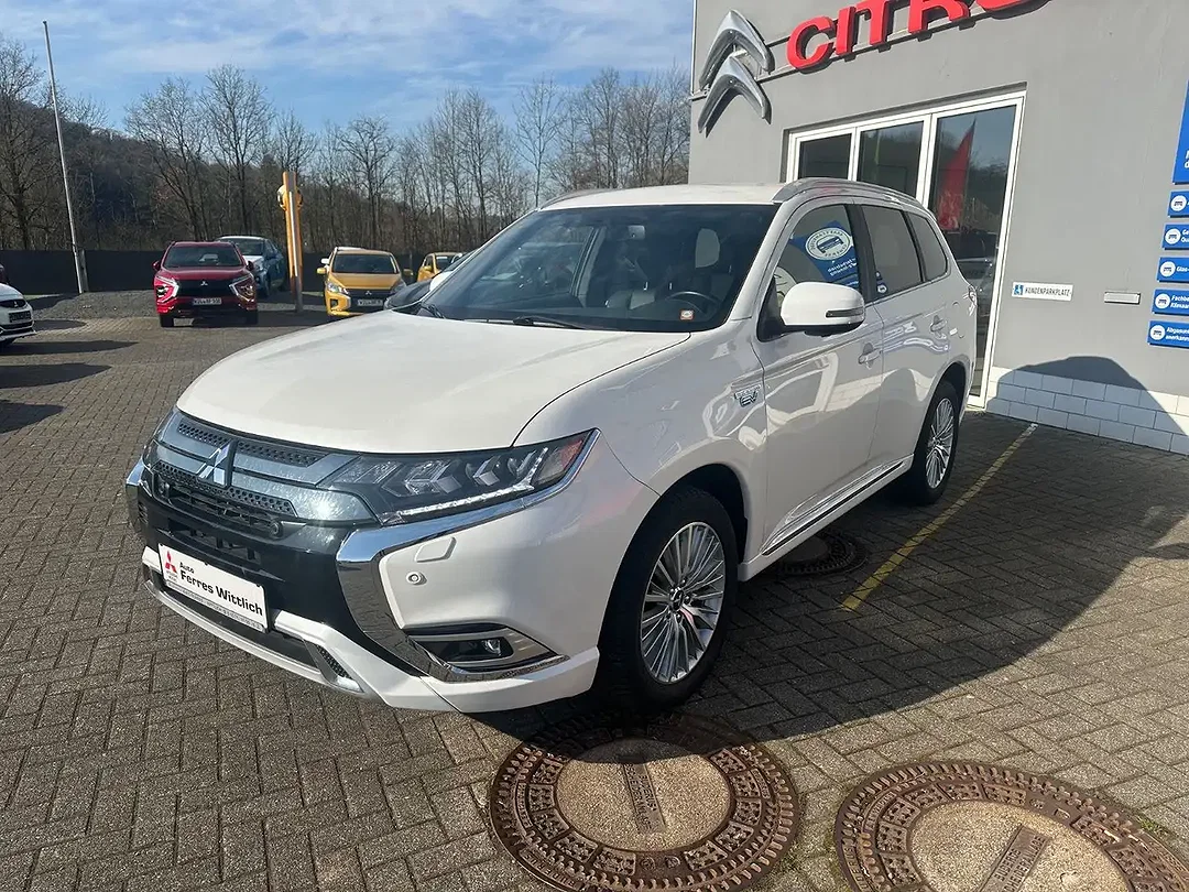 Mitsubishi Outlander PHEV 4WD Plus Spirit - Afbeelding 1