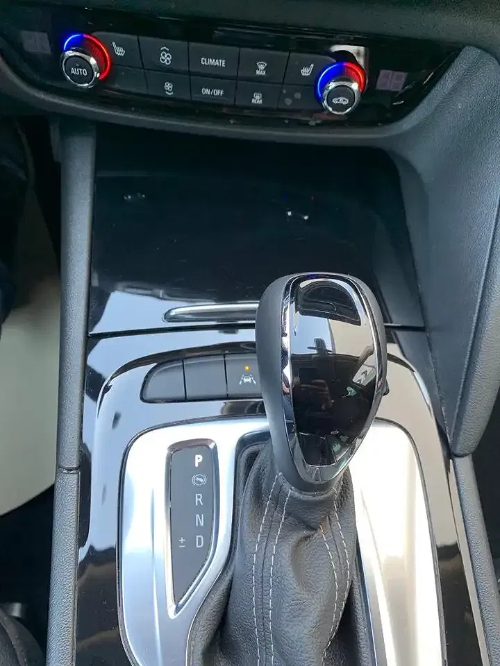 Opel Insignia Elegance - foto 12